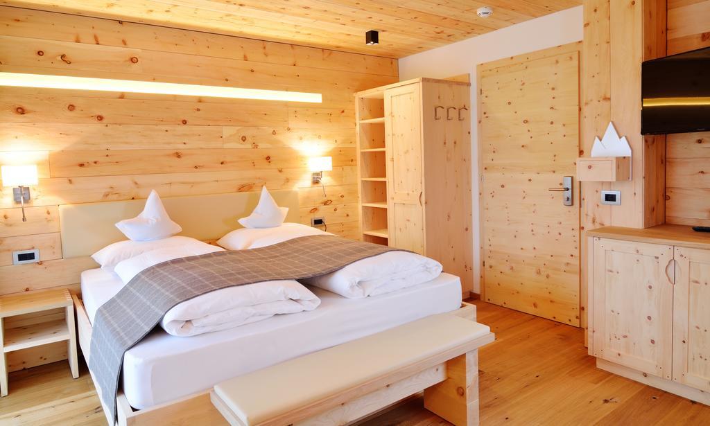 Chalet Elisabeth Dolomites Alpin & Charme Hotell Selva di Val Gardena Rom bilde