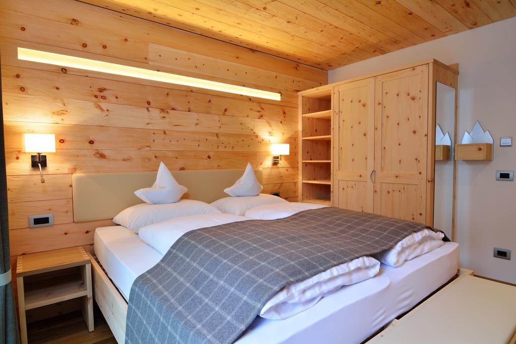 Chalet Elisabeth Dolomites Alpin & Charme Hotell Selva di Val Gardena Rom bilde